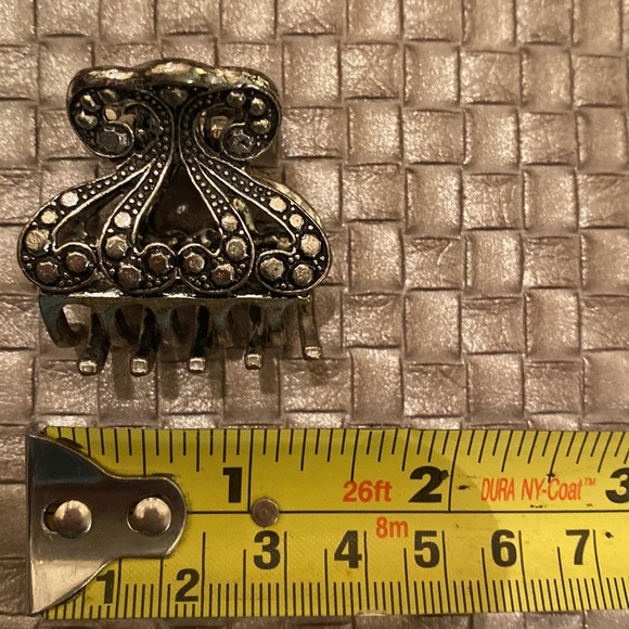 Silvertone metal hair clip - Picture 4 of 4